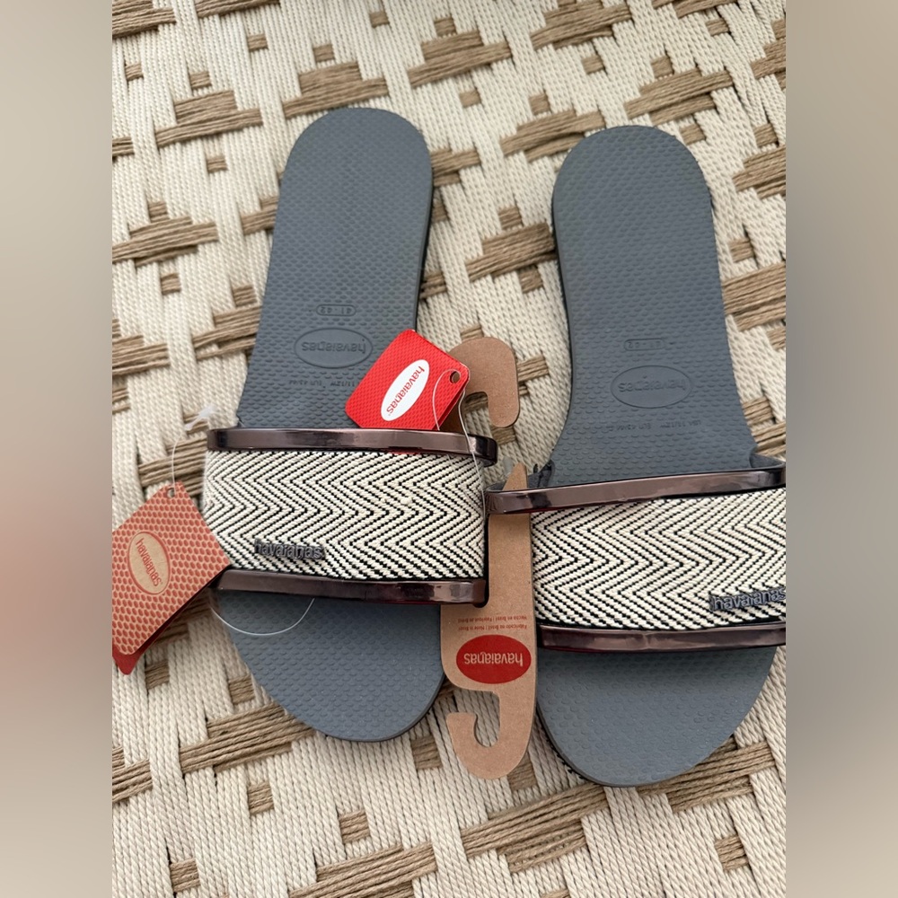 Closet Clean Out …..Havianas NWT